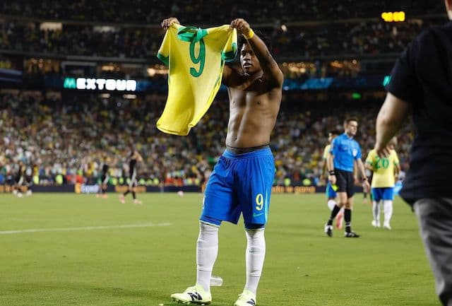 17歳神童がブラジル代表を救う劇的ゴール！メキシコとの接戦を制す