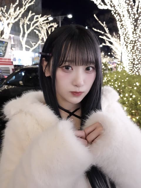 「2年ぶりの黒髪…」人気アイドルが大胆イメチェンをし話題に