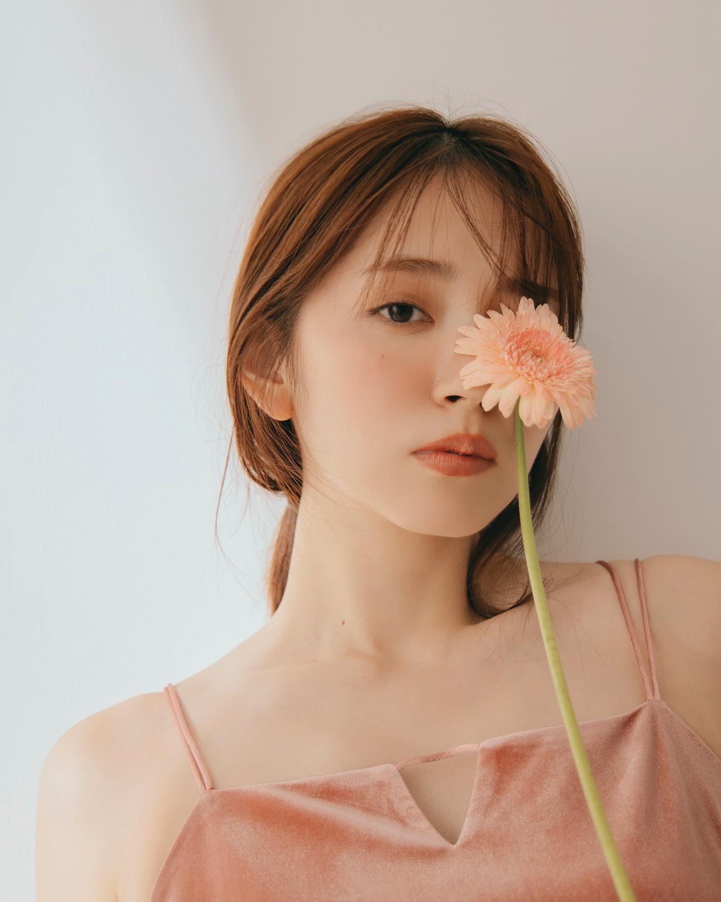 「とっても好きな企画☺️♡」鈴木愛理を引き立てる”一輪の花”💐✨