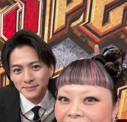 「幸せな時間でした！」平野紫耀が海外で活躍中の大物芸人とツーショットを公開！