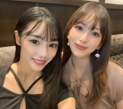 「美しすぎる」美女レーサー・猪爪杏奈、仲睦まじき美人レースクイーンとの