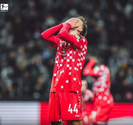 佐野海舟所属のマインツ、2人退場のブレーメンに敗れる