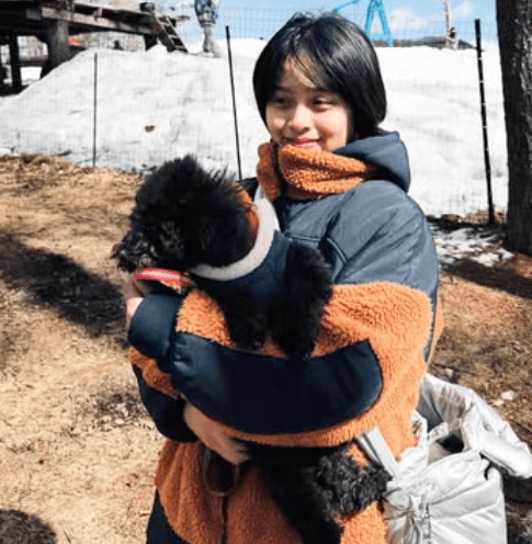 清水美依紗、綺麗な夜空と愛犬の愛らしさで癒しをチャージ！