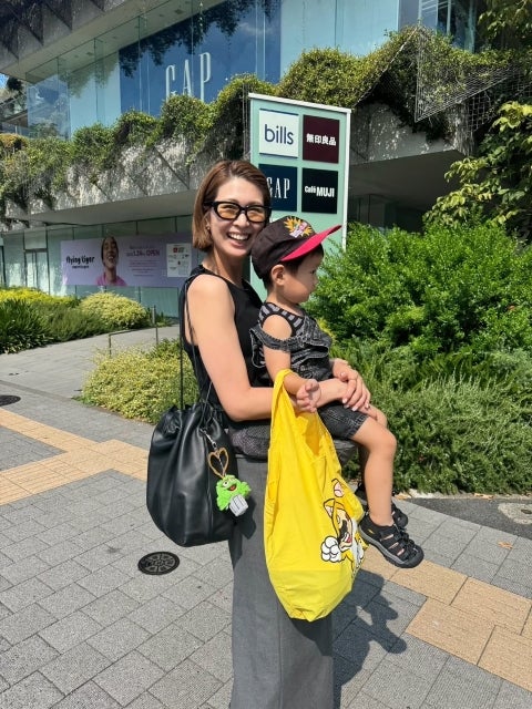 木村沙織が「VASIC×マリオ」コーデでお出かけ。自然体の笑顔と育児スタイルに注目集まる