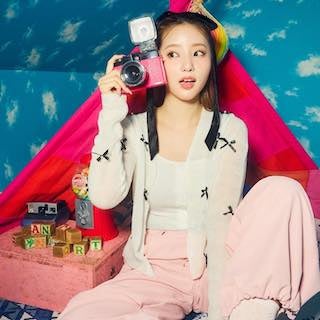 超人気女性YouTuber あまりの小顔に衝撃の声「びっくり小さすぎ」