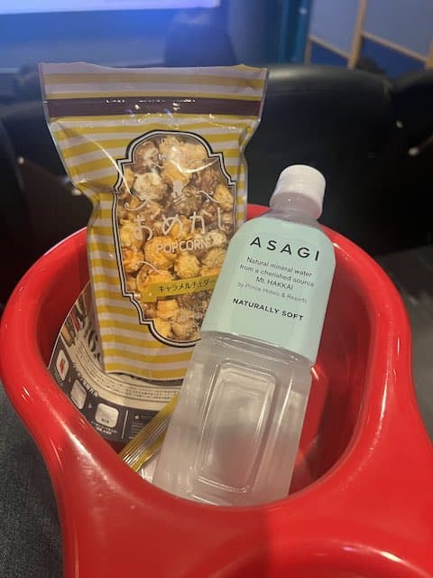 第一子妊娠の峯岸みなみが映画館で驚きの行動に「あまり見ない組み合わせ」