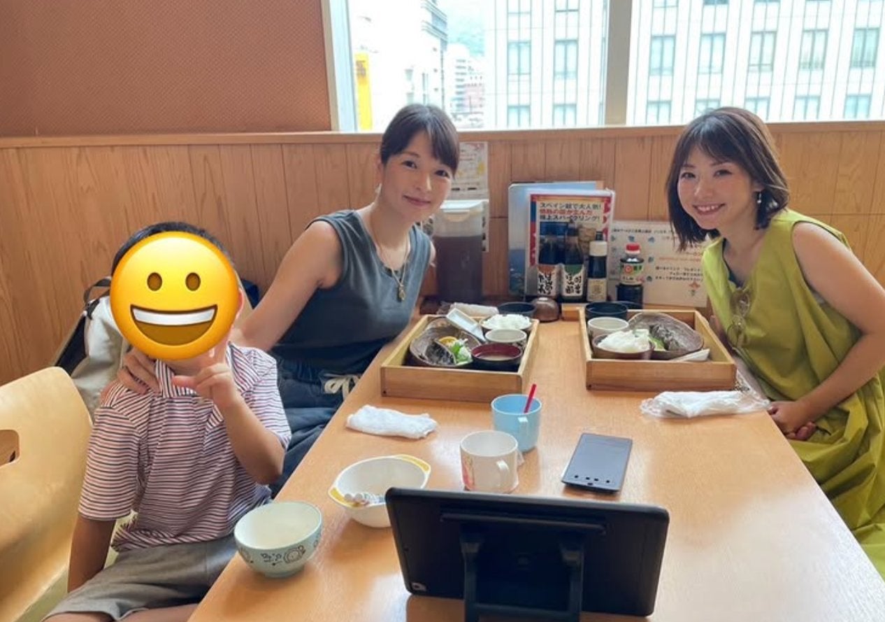「久々の再会に笑顔」気象キャスター・奈良岡希実子、ボストンから一時帰国の友人とランチ