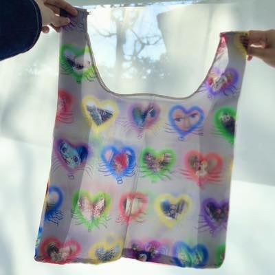 あのちゃん、話題の紅白衣装をバッグに大胆リメイク！