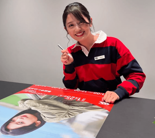 「ワイもサインが欲しいよ…」美女レポーター・浅野杏奈、”1日店長”の誉れ姿＆サインムービーが話題に「ラガーシャツ最高に似合う女子」