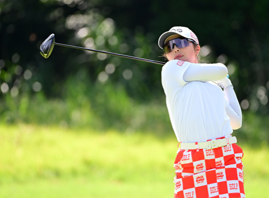 女子ゴルフCAT Ladies2025、驚異のスイング披露！圧巻ドライバーショットに注目