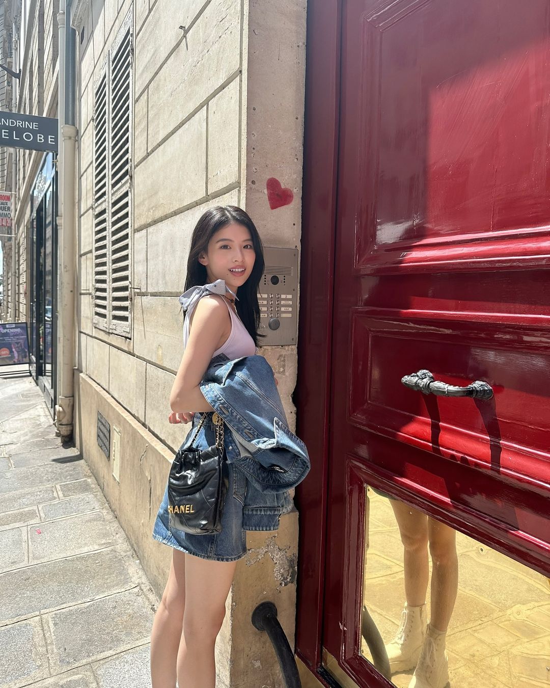 出口夏希パリでのオフショットに「可愛すぎる！」