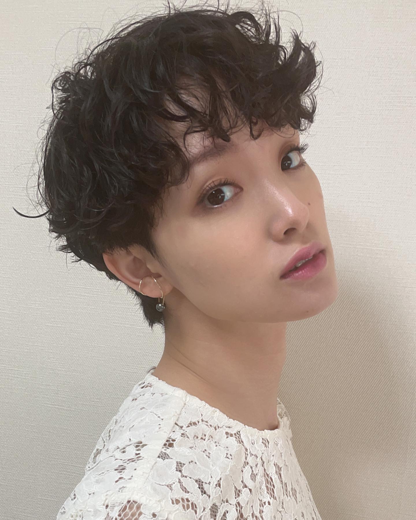 「ベリーショートにしましたんっ❤️」剛力彩芽さんが30歳の誕生日報告💝🎉