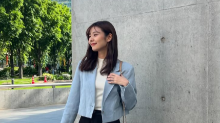 杉浦みずきが晴天のオフショット公開「この日鯉のぼりかかってました」爽やかな装いに絶賛の声