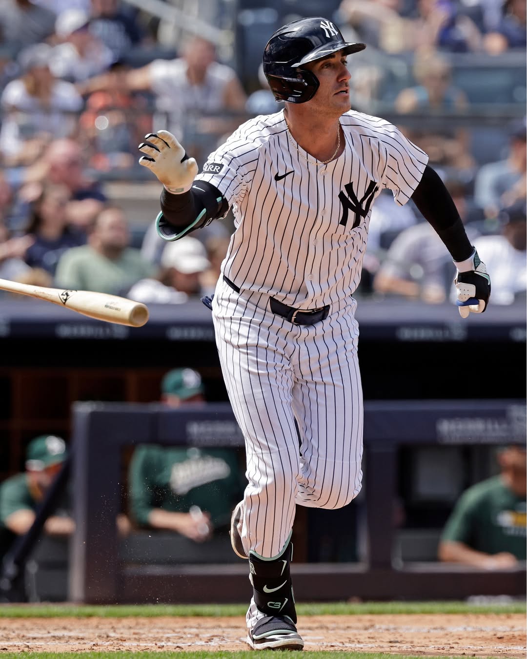 「忘れられない思い出に」コディ・ベリンジャー、今季11号3ラン＆ファンとグータッチが話題