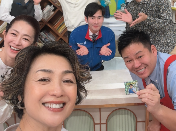 香坂みゆき、「なないろ日和！」本番前のオフショット公開！プロの掃除術を学ぶ