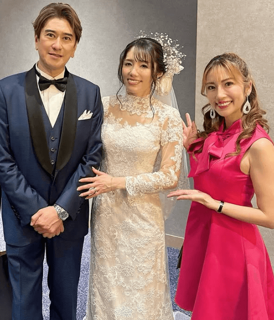 ”62歳タレントの結婚バースデーパーティーに反響”元グラドルの美女トレーナー、セレブ大集結ショットを披露！驚愕の若さも話題に