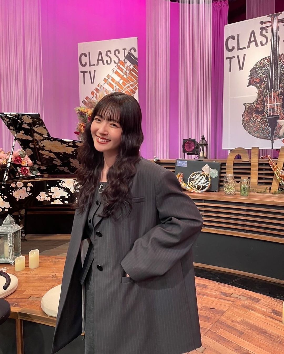 鈴木愛理が最新衣装ショットを複数枚公開！「おっとな〜！！！」