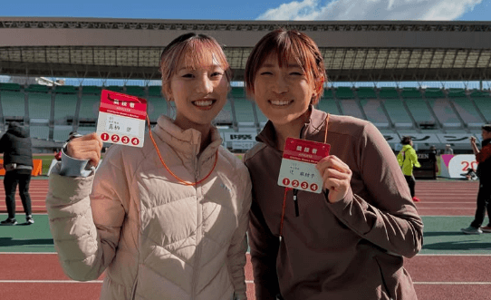 「キュートすぎる…」桃色ヘアのマラソン美女子、大阪国際女子マラソンの”美・美・美ショット”を披露しファン熱視線！