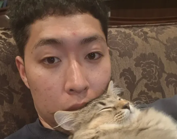 誕生日に癒やしの時間！萩野公介、31歳の抱負は「健康第一と愛猫シキと共に」