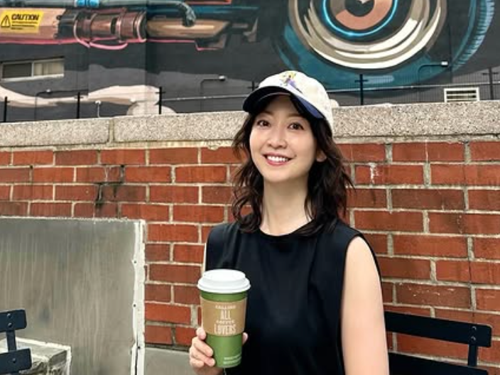 圧巻！黒川智花がNYで出会った巨大ウォールアートの迫力