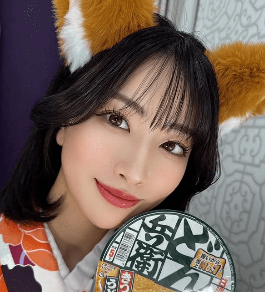 「 石原さとみさんに似ていますね」話題のサッカー応援ガール、ドンぎつねのコス・ショットでファンの体温急上昇「CM行ける可愛さだ！」