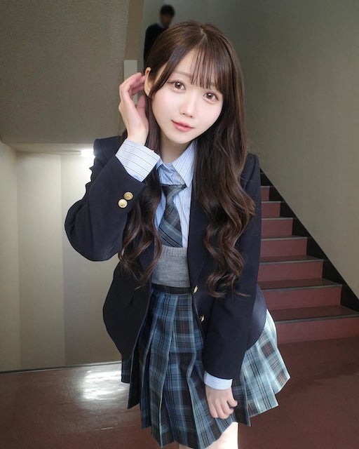 ＝LOVEのみりにゃが制服姿に！「大谷先輩( ^ ^ )/」とコメント
