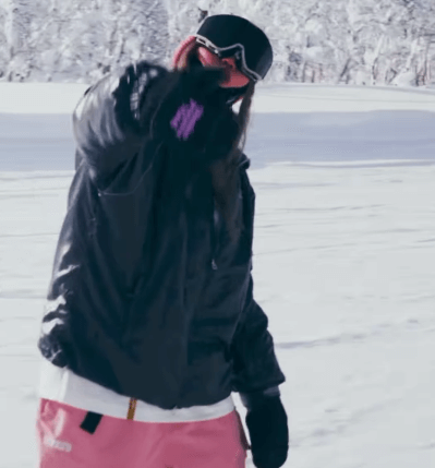 「姫、世界一カッコいいよ！」雪原のカービング美女子・吉村美乃梨、爆走ライディングムービーのドヤポーズに反響続出！