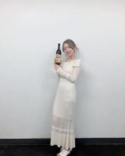 「なんでこんなに綺麗なの⁉️」38歳・元人気アイドル 美スタイル露わなタイトワンピ姿に驚愕の声続々