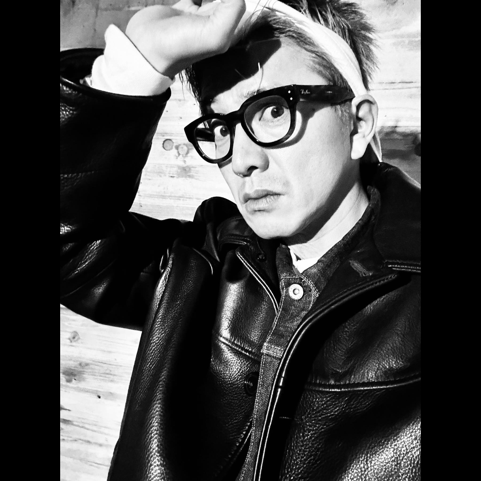 木村拓哉は最近モノクロにハマり中!?最新自撮りショットを公開!