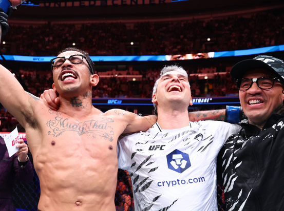 UFC 勝利の瞬間に映える“チームの絆” 驚きの舞台裏が話題に！