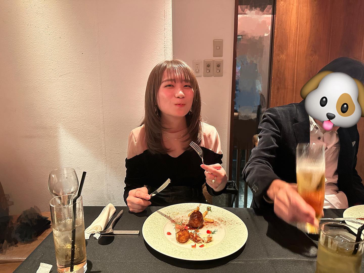 隣の男性は!?😲秋元真夏がプライベートショットを公開📸💖