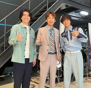 漫画家デビューのKAT-TUN中丸雄一、後輩ジャニーズと豪華3ショット✨「素敵💕」