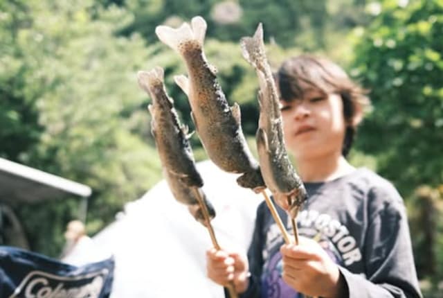 つるの剛士が毎年恒例の「つるキャンプ」の様子を投稿！