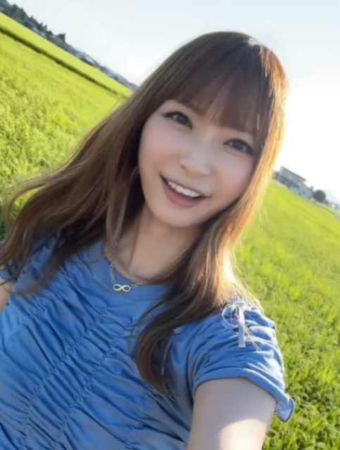 高身長美女プロボウラー・本間成美、無事帰省を報告＆田舎でおさんぽ自撮りムービーの可愛さにファンメロメロ！