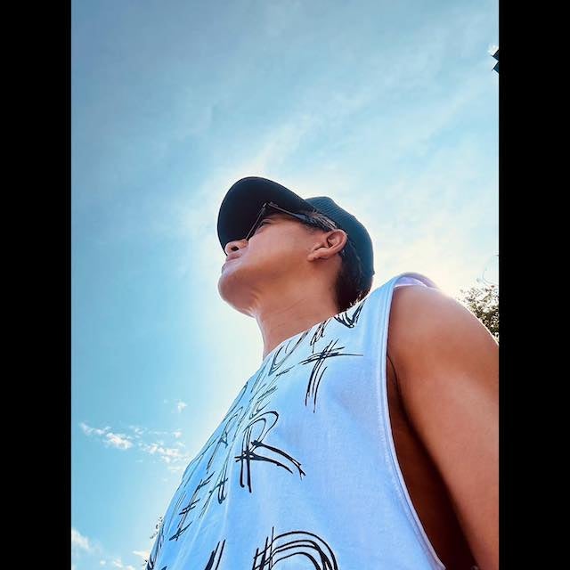 爽やかな青空の下で…🌱 木村拓哉が最新ショットを公開👀✨