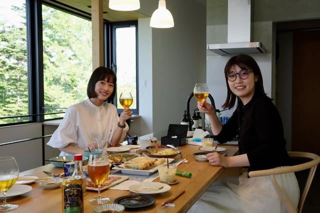 高橋春花、帰国中の沖縄料理に笑顔「北海道のものじゃないんかい！」