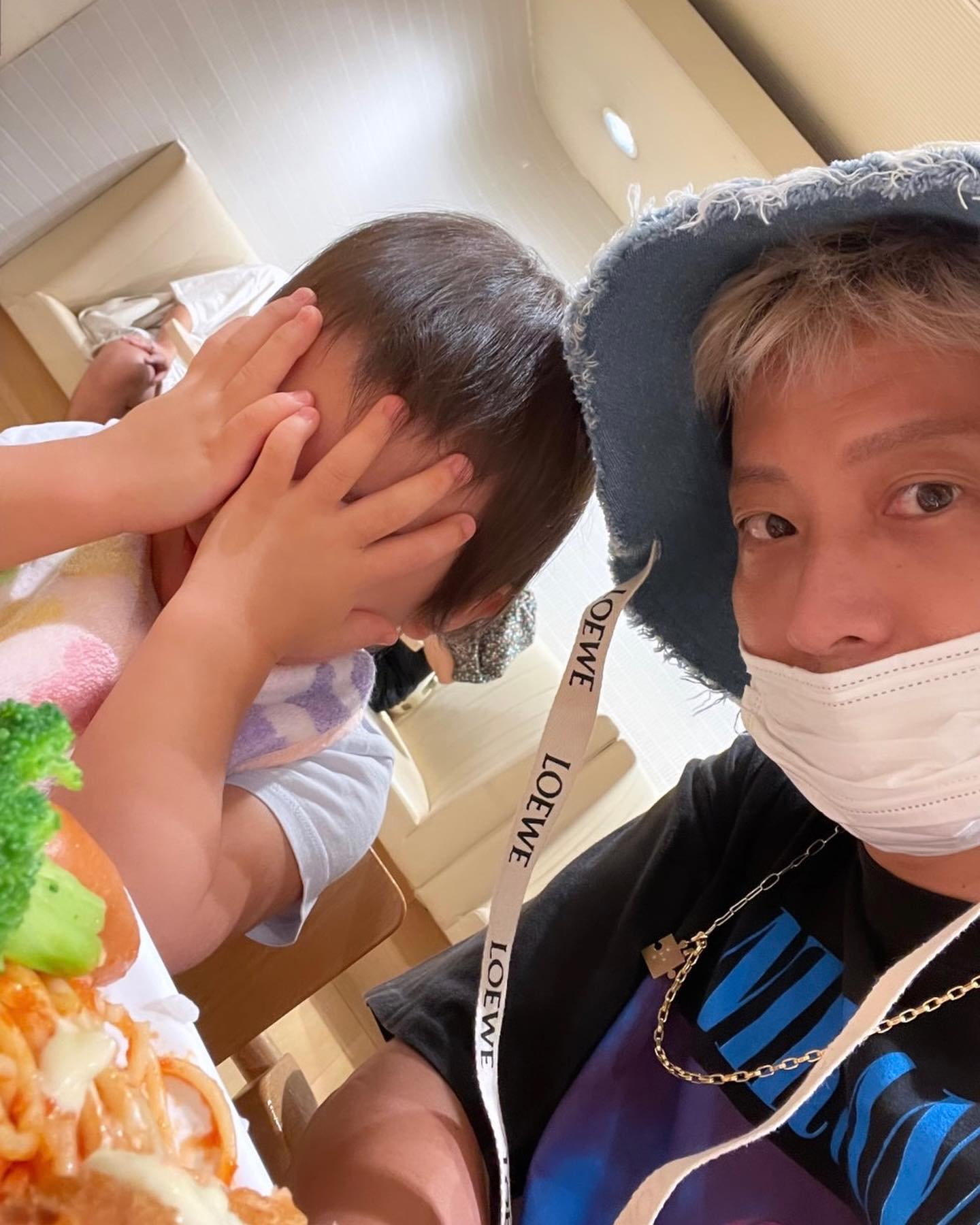 👶💖「BABYとお子様ランチ」EXILE 黒木啓司がパパアカウント更新🌟