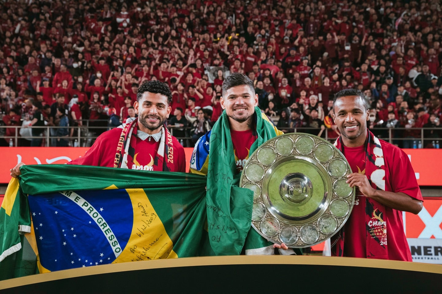 「みんなのおかげ」レオ・セアラ、J1王者の瞬間をSNSに投稿　ファンに感謝伝える