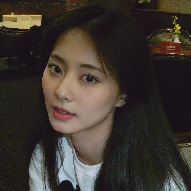 TWICEのあのメンバーが休日オフショを公開。少女のような眼差しに「これは瞬殺だよ」とファン興奮！