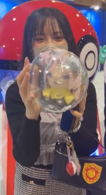 ポケモンゲットだぜ！あの有名コスプレイヤーがポケモンガチャに挑戦！
