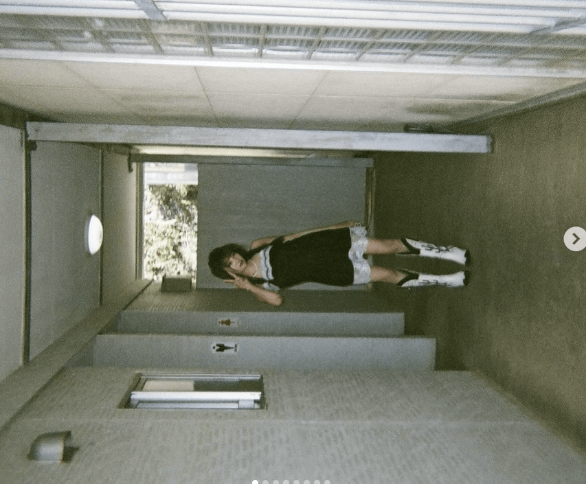 安斉かれん、1st写真集『in all ♡』発売1周年を報告！！