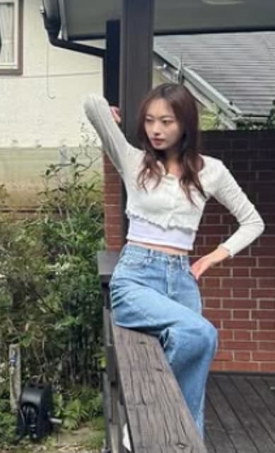 乃木坂46・梅澤美波のポージングにドキドキ！？最新オフショットを披露！