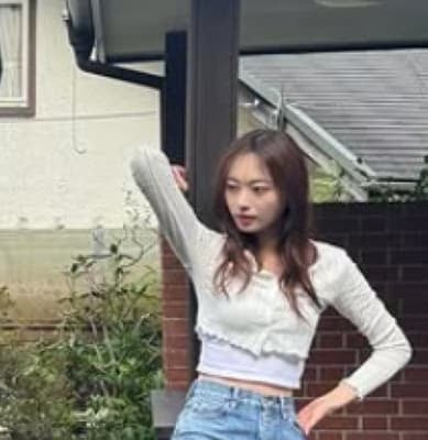 乃木坂46・梅澤美波のポージングにドキドキ！？最新オフショットを披露！