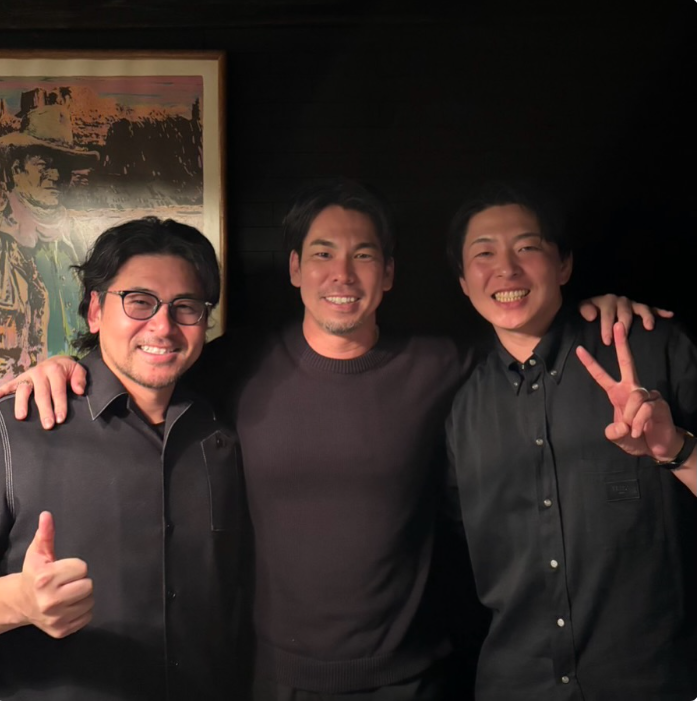 前田健太、古巣カープの仲間たちと3ショット「敵とは思えないけど試合になったら全力で勝ちに行くよ」