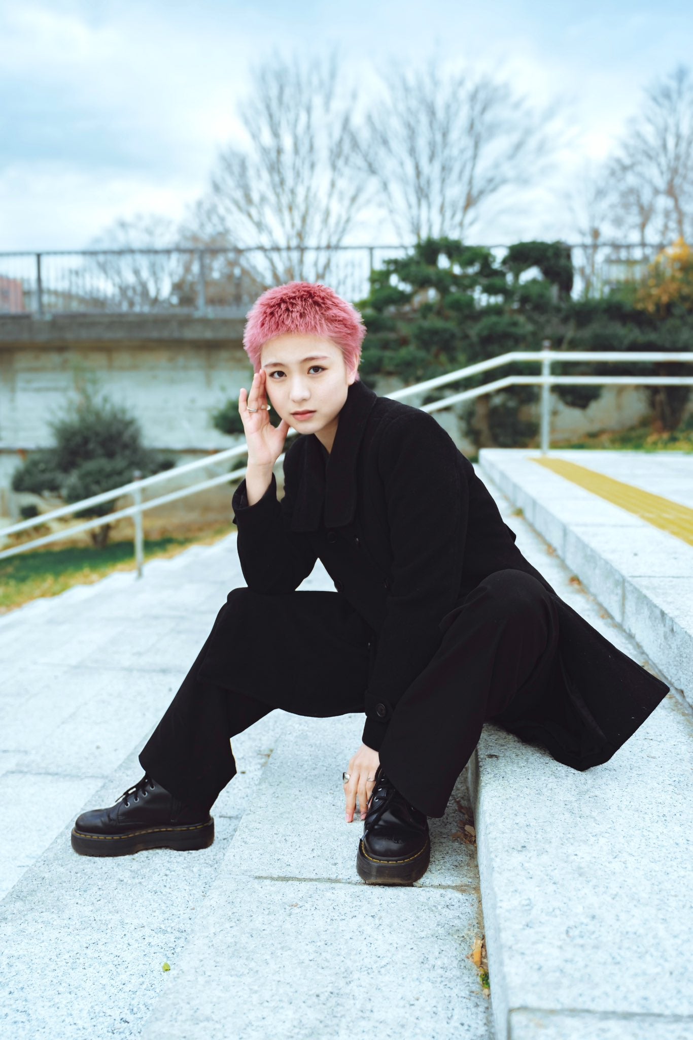 ドラマで坊主姿が話題となった22歳女優の最新ショットに「めちゃくちゃカッコイイ！」「クール😳👏🏼」