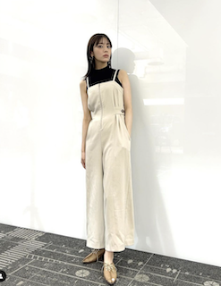 「可愛すぎん？」結婚発表の人気モデル ノースリーブ姿の最新ショットにファン歓喜