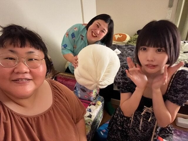 人気お笑い女性芸人、「おともだち」と餃子パーティーで夏を感じる