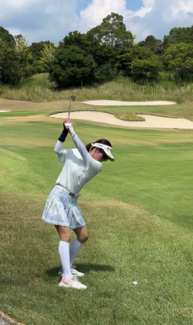 ミニスカ美脚で