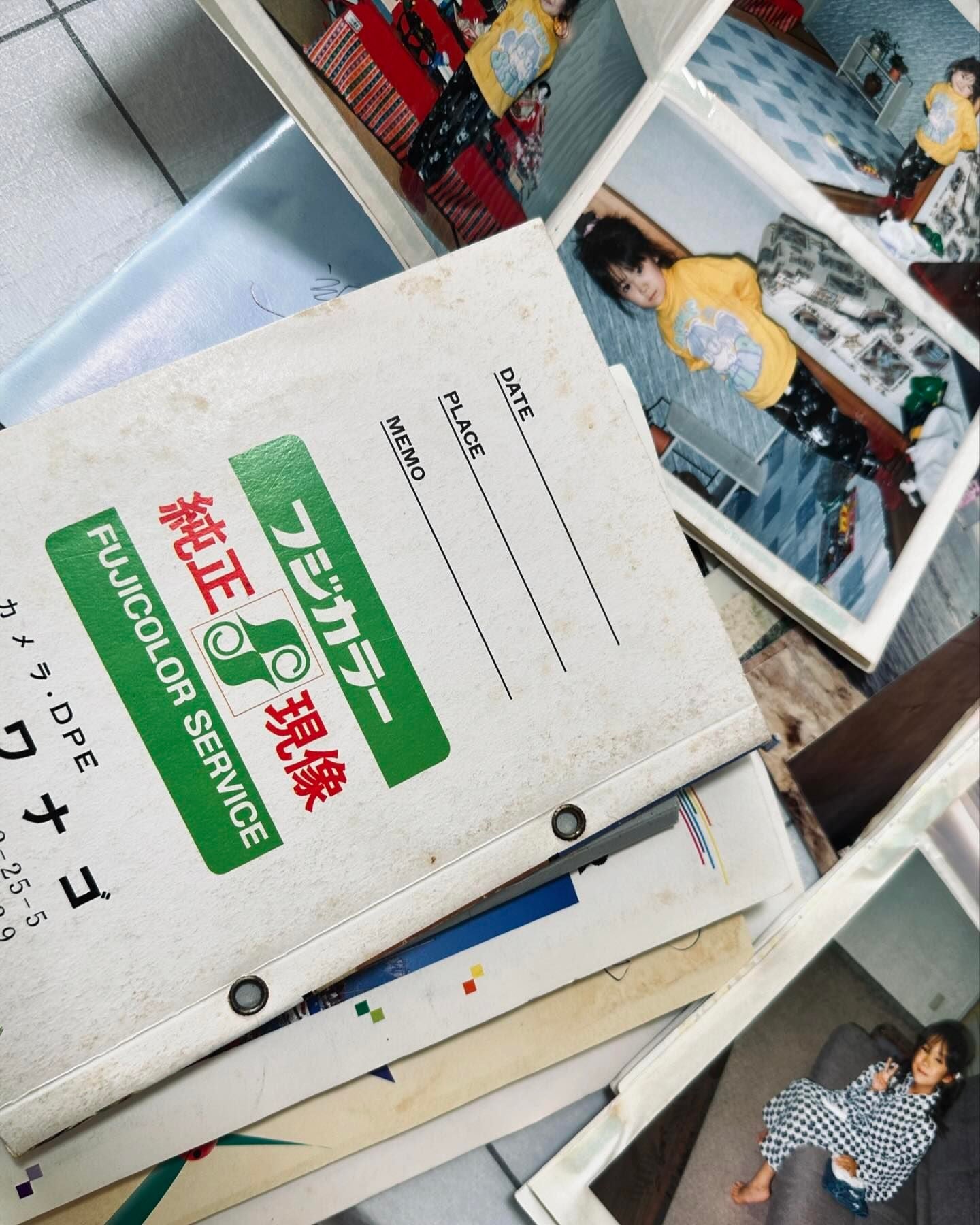 「昔の宝物たち」秋元真夏が幼少期の様子を公開！