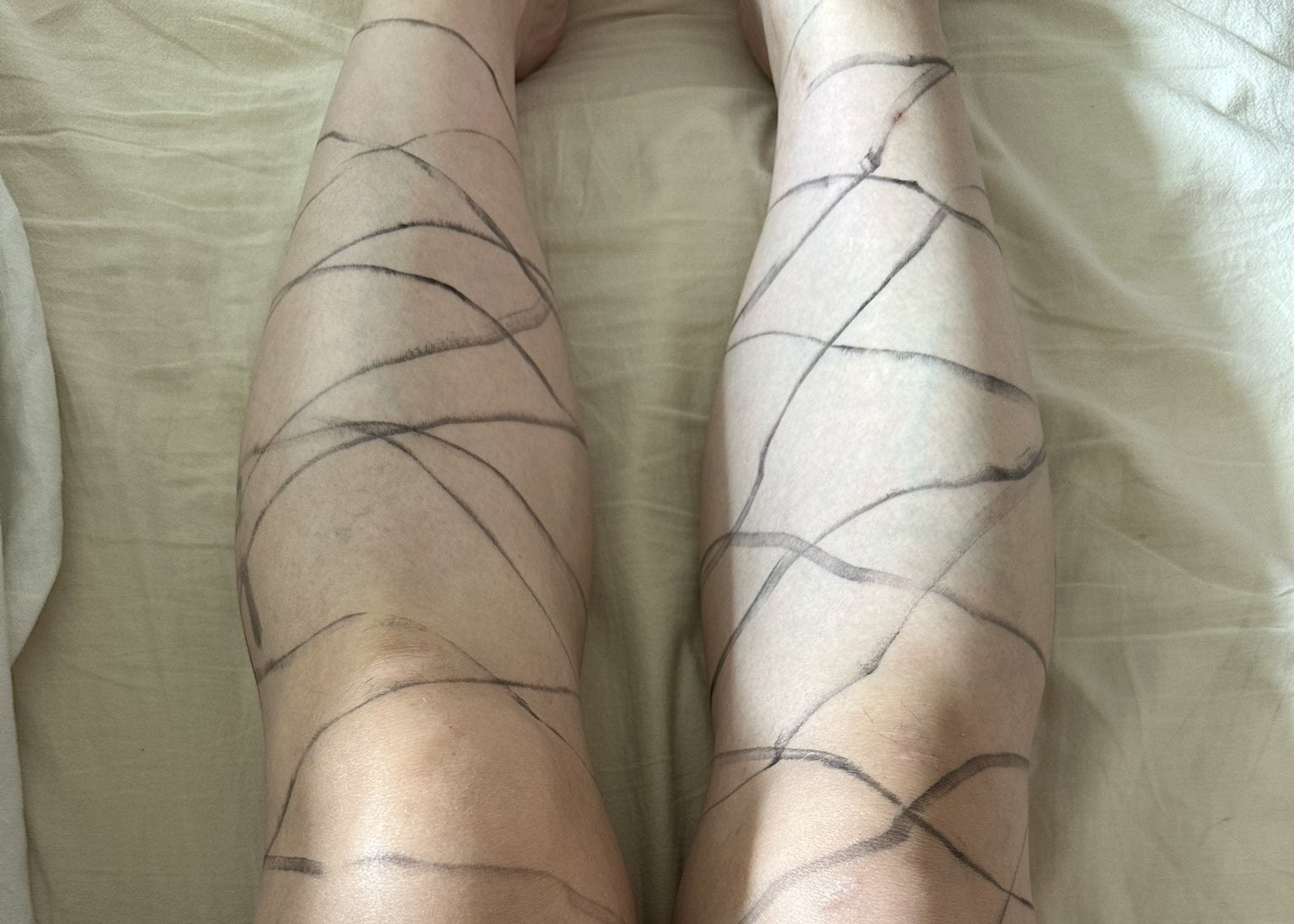 キンタロー。まさかの“手描き網タイツ”に爆笑広がる　失敗談に「ママ最高！」の声